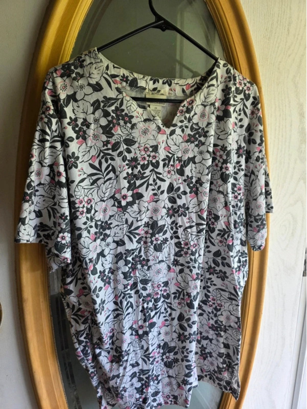 Fashion Bug Plus 2X Black White Floral Short Sleeve Split Neck Tunic Top Pink